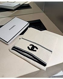 Chanel Knitted cashmere scarf